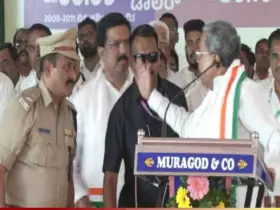 CM raises his hand on SP
