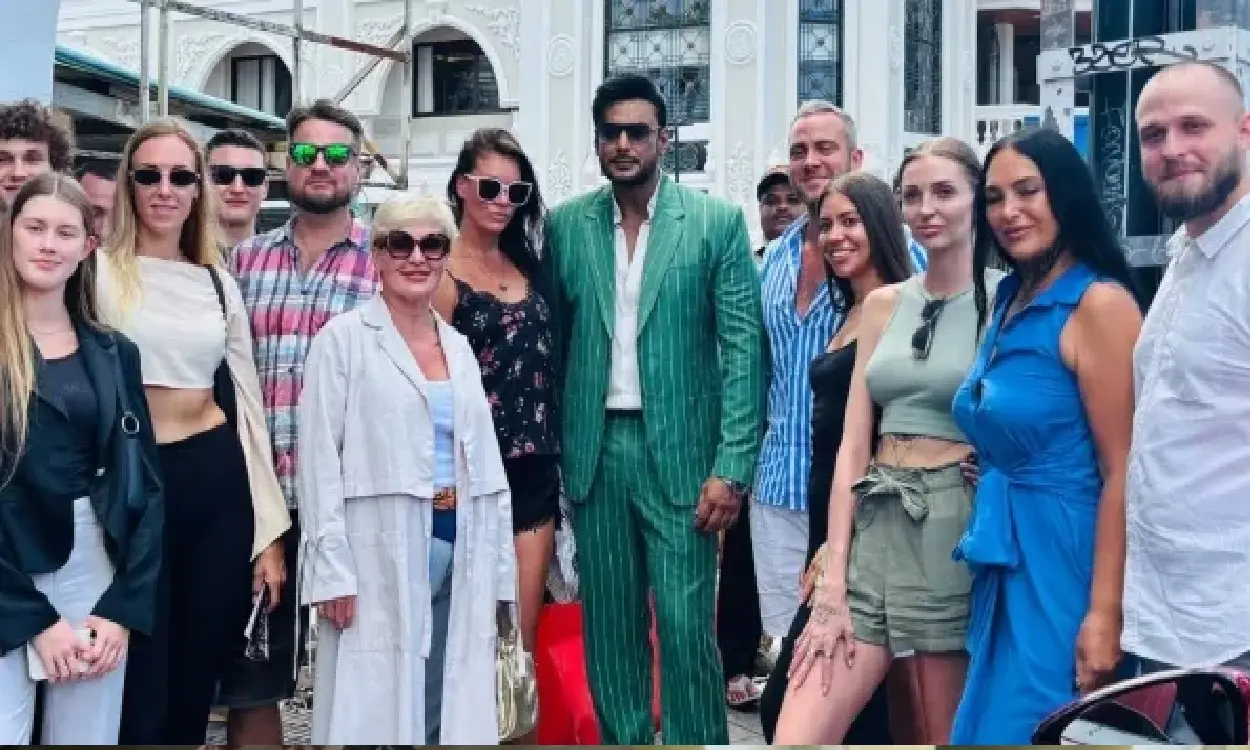 Darshan's photo revealed at the airport