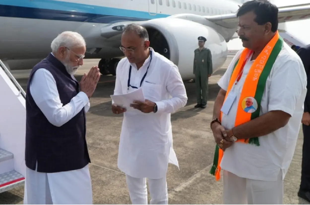 Health Minister Dinesh Gundu Rao submitted the Chief Ministers' request letter to the Prime Minister