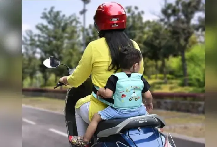 Helmet And Safety Harness For Children On Two-Wheelers |