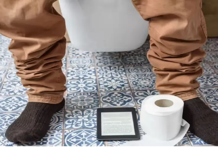 It has long been the custom for men to stand while urinating, but doing it while sitting is said to have some health benefits.