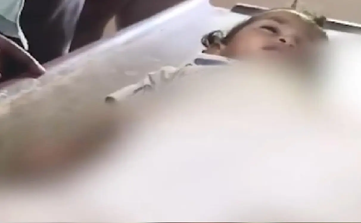 While playing, the child fell into a tub full of water and died