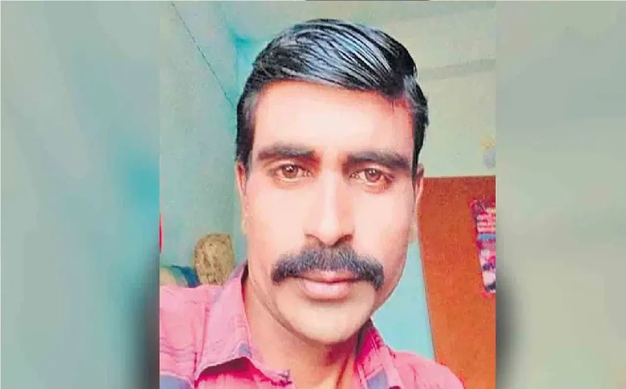 A man died of suffocation due to 'chicken piece' stuck in his throat.