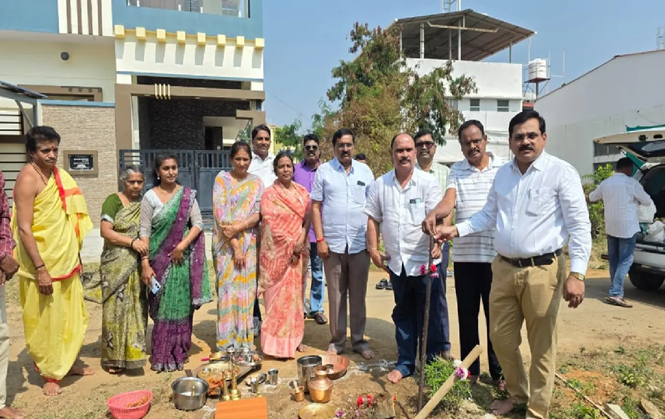 Construction of auto stands for the convenience of drivers and passengers: HS Sundaresh