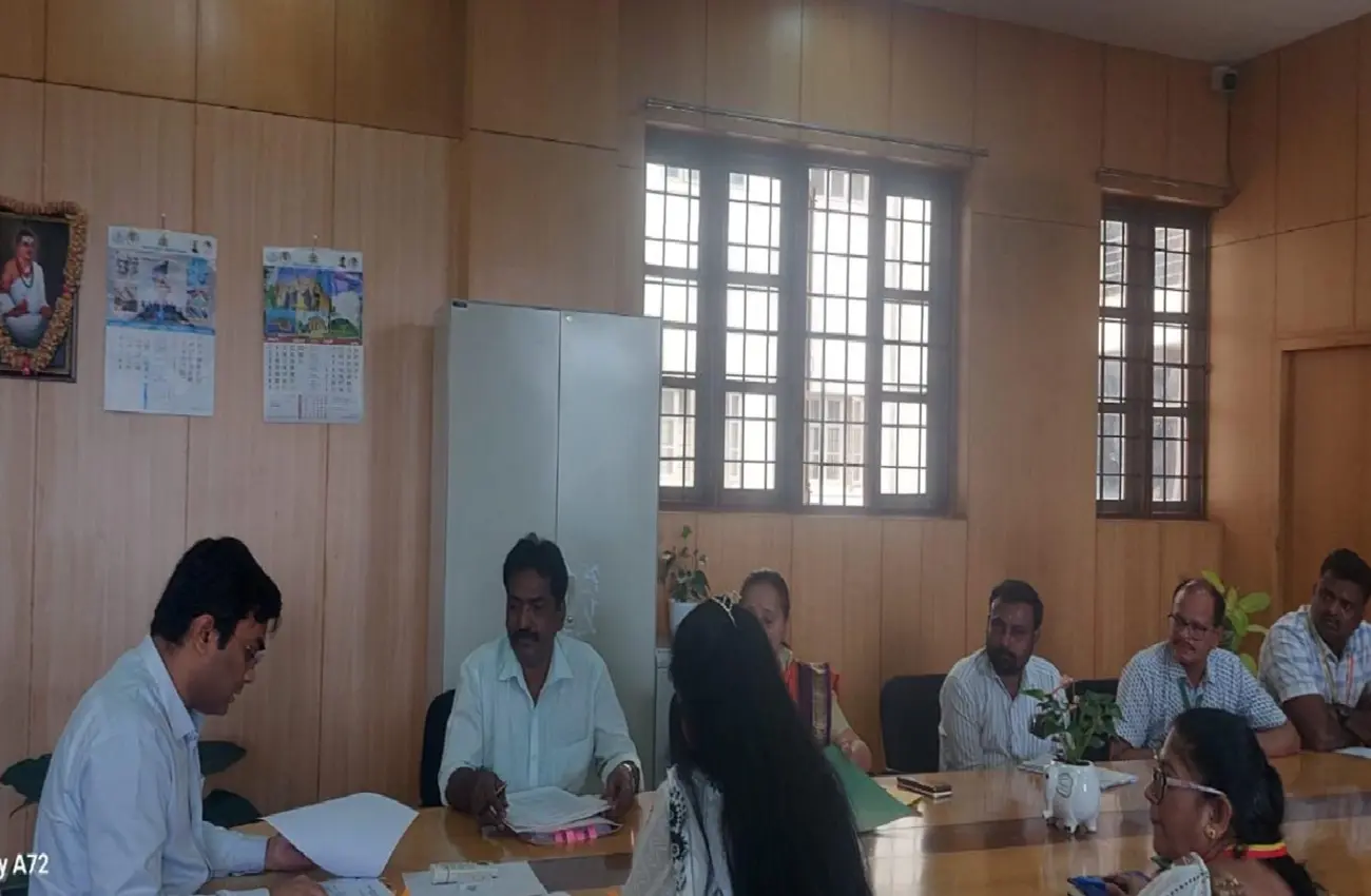 Ramanagara Deputy Commissioner Yashwant V. Gurukar has made it mandatory to follow the guidelines for purchasing millet and paddy.