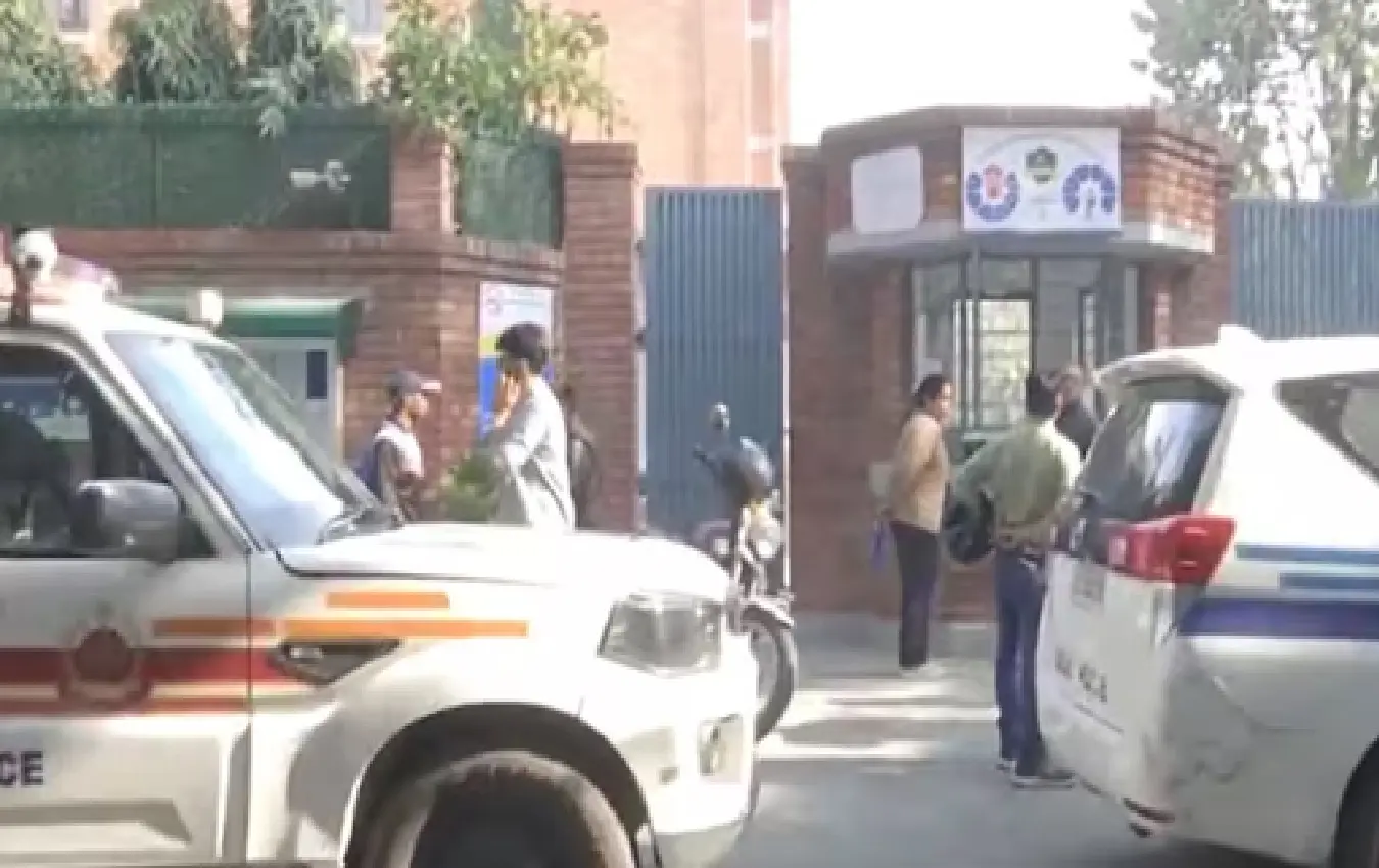 Bomb threat at Delhi schools, searches underway