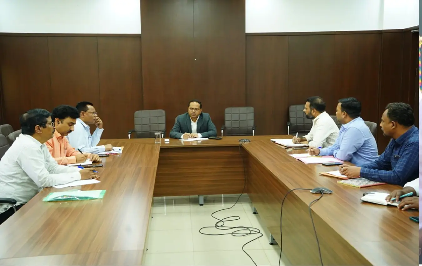 Deputy Commissioner Nagendra Prasad visits the district-level exhibition and sales fair