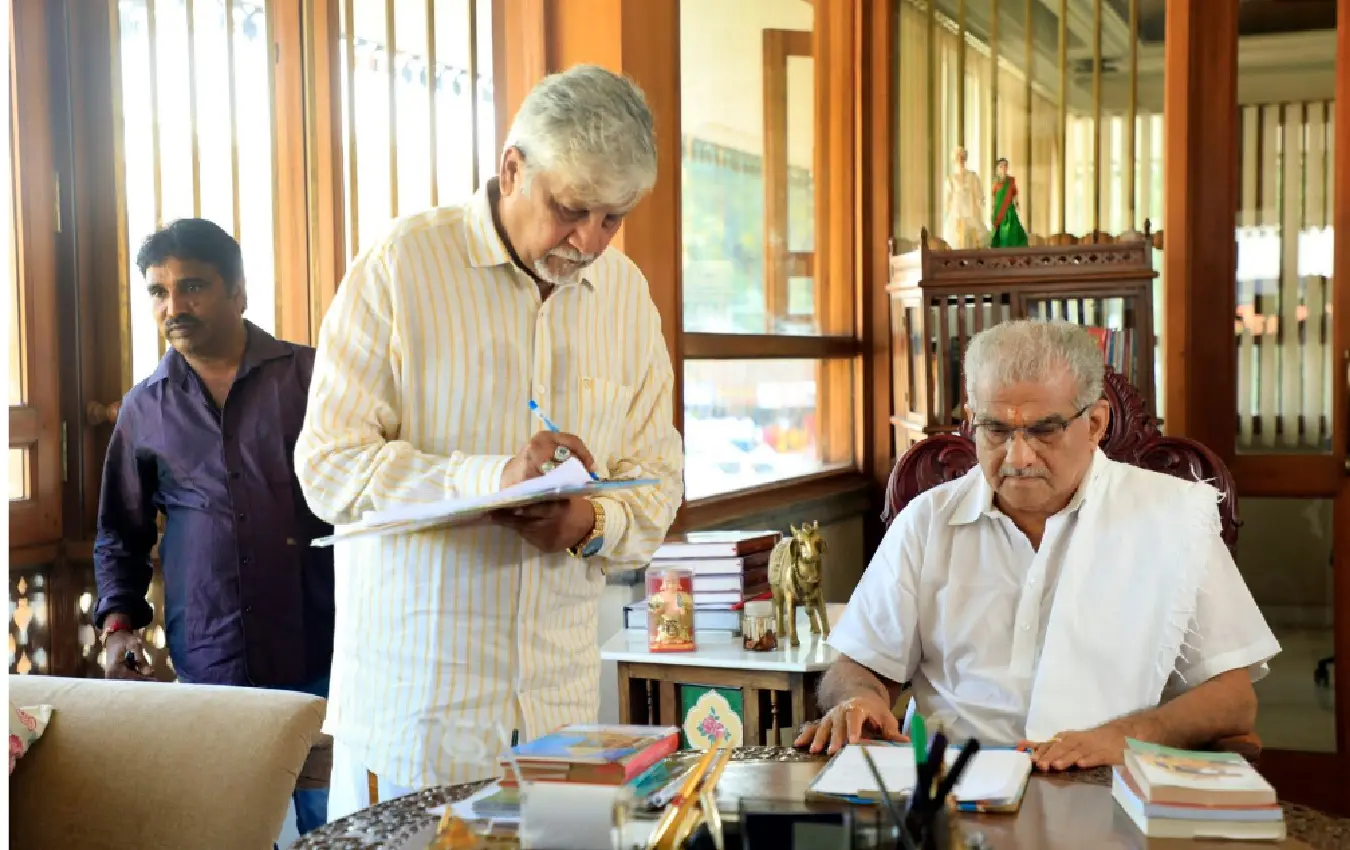 Veerendra Heggade from Dharmasthala painted for Veera Kambala!