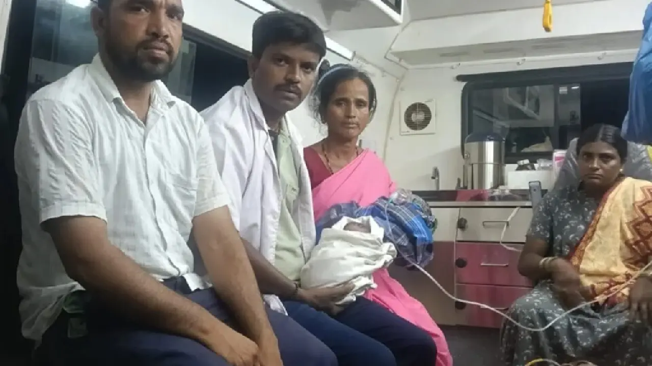 ಹೊಸಪೇಟೆಯಲ್ಲಿ 108 ಆಂಬ್ಯುಲೆನ್ಸ್ ಸಿಬ್ಬಂದಿಯ ಸಹಾಯದಿಂದ ಅವಳಿ ಮಕ್ಕಳಿಗೆ ಜನ್ಮ ನೀಡಿದ ತಾಯಿ.
