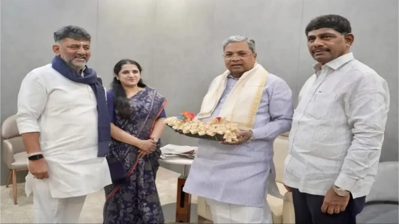 CM D.K. Shivakumar visited former CM Siddaramaiah at his residence to seek blessings after completing one successful month in office as Chief Minister.